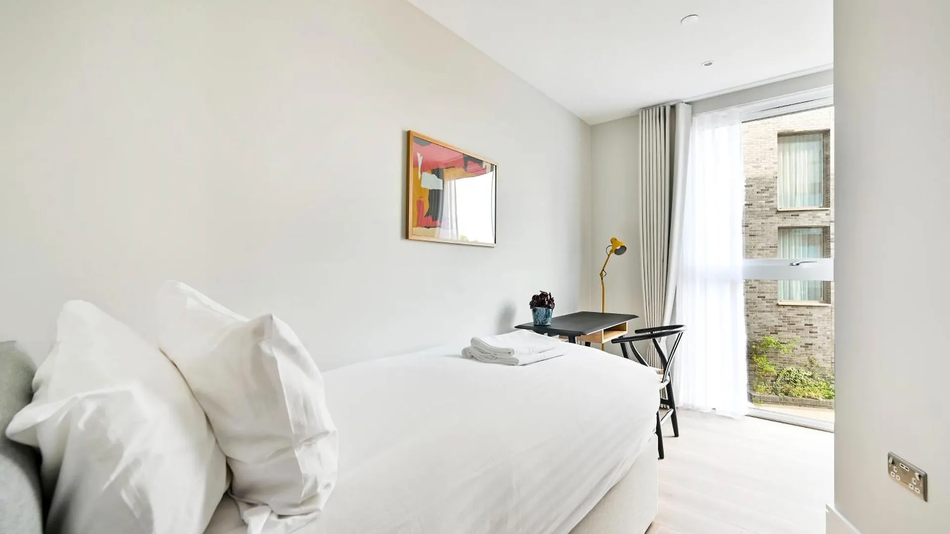 Spacious 3 Bed Apt With Balcony At Neptune Wharf London 0*,  United Kingdom