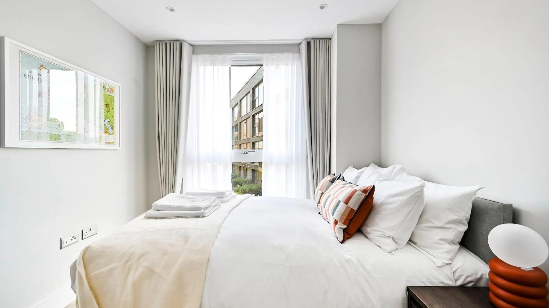 Spacious 3 Bed Apt With Balcony At Neptune Wharf London